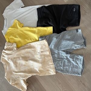 2 Shorts 3 T-Shirts